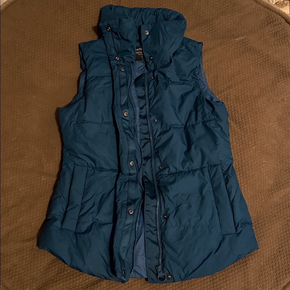 Athleta Downtown Puffer Vest Down in Dark Sardina Blue / Teal Small Semi Fitted - Picture 14 of 14